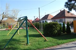 Materská škola dvor - dekoratívna grafika